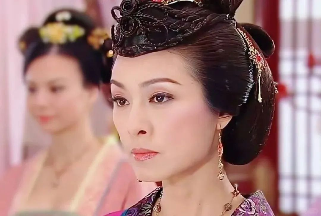 你们看着长大的TVB“第一恶婆”，70岁居然美成了这样……