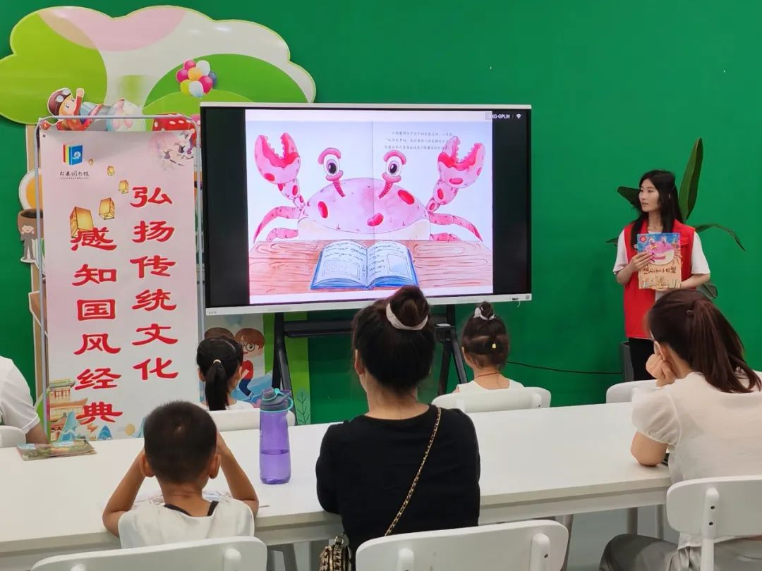 “彩虹屋”亲子绘本故事汇：郧西县图书馆DIY手工绘本开启亲子阅读之旅
