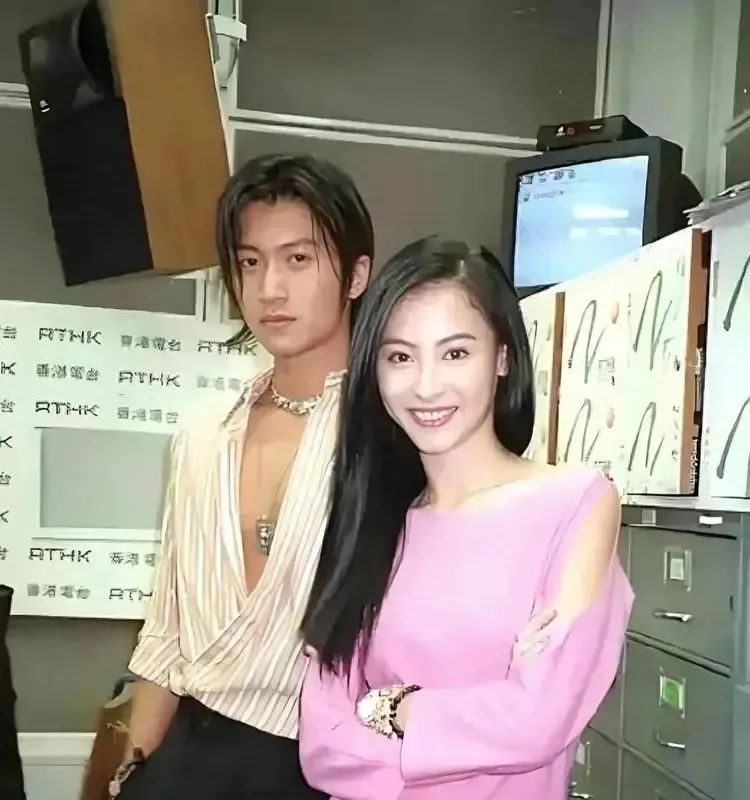 王晶曝张柏芝谢霆锋离婚真相：张柏芝当众骂谢霆锋，不懂经营婚姻