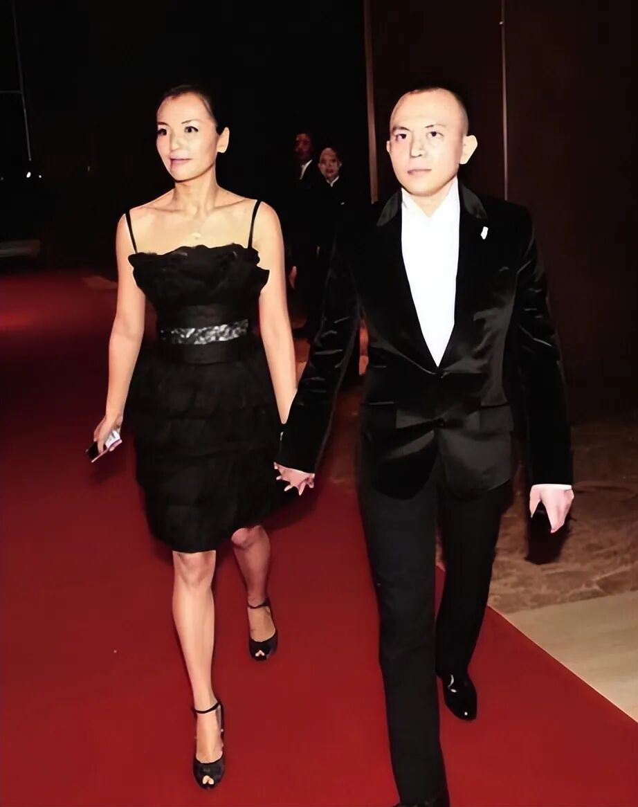 王珂也没想到，为自己还清亿万债务的刘涛，走上了另外一条上坡路