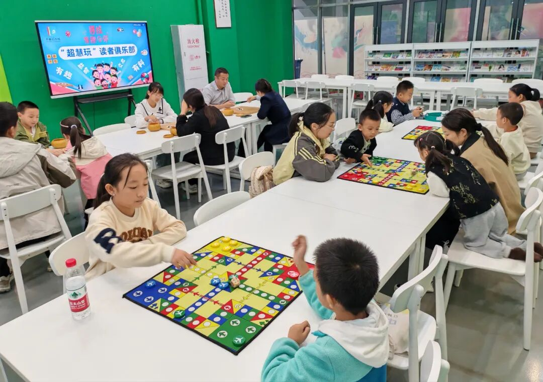 “书香伴双节  阅享家国情”：郧西县图书馆“国庆中秋”主题系列阅读活动异彩纷呈