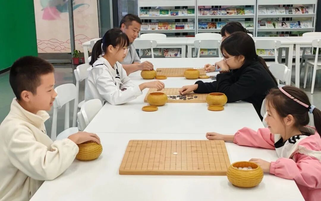 “书香伴双节  阅享家国情”：郧西县图书馆“国庆中秋”主题系列阅读活动异彩纷呈