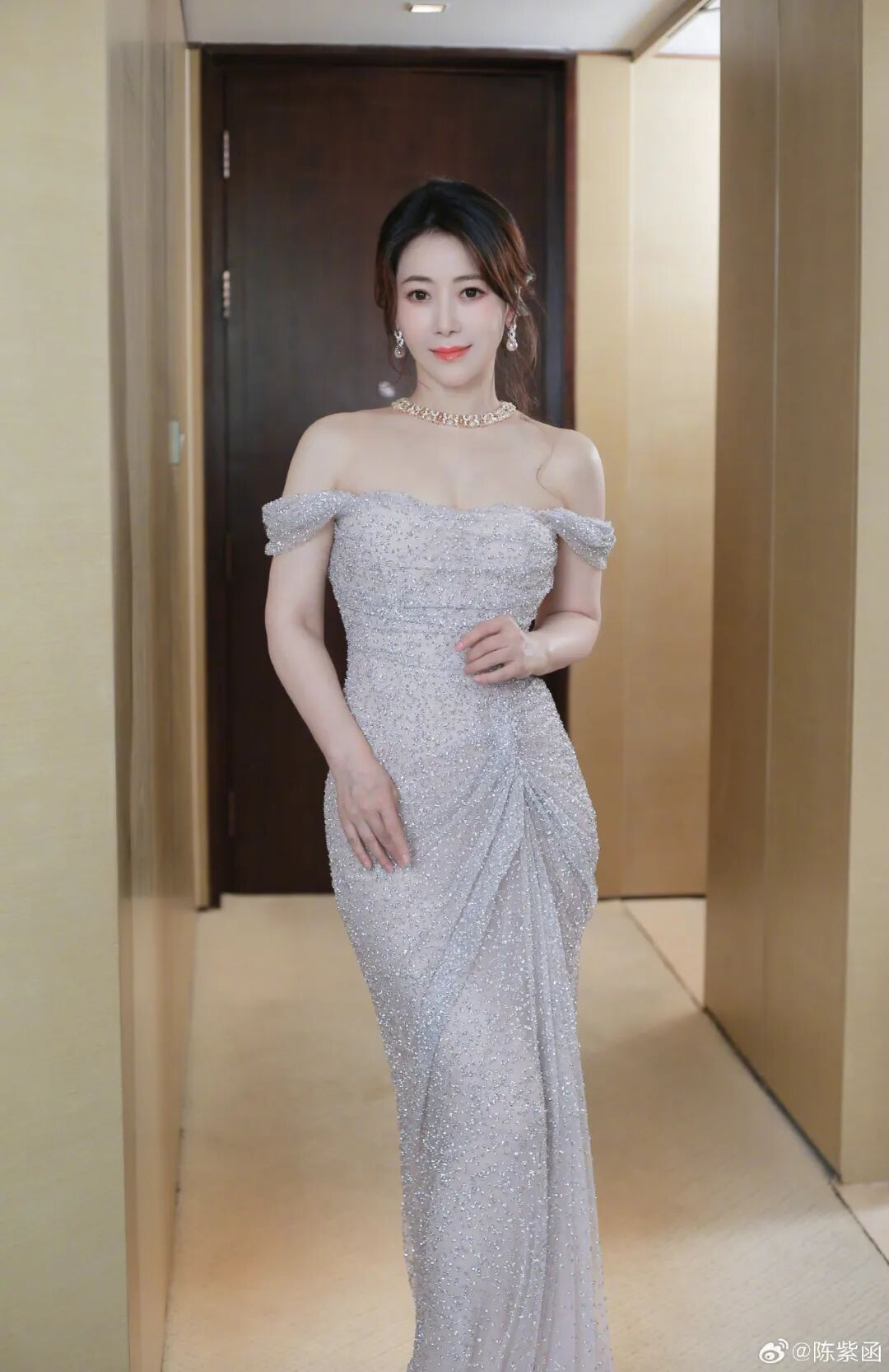 50岁陈紫函单方面“被离婚”，你们吹捧的姐弟恋也就那样