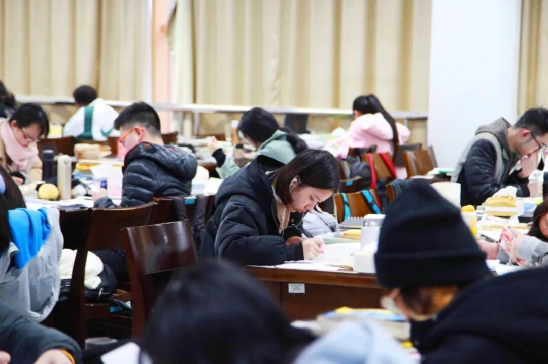 如今的图书馆，是看书学习的地方还是自我学习的地方？