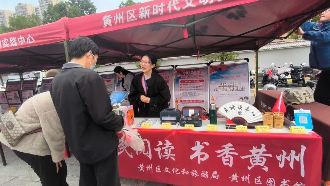 书香浸润运动场：黄州区图书馆开展“全民阅读·书香黄州”基层服务活动